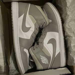 Jordan 1 college gray